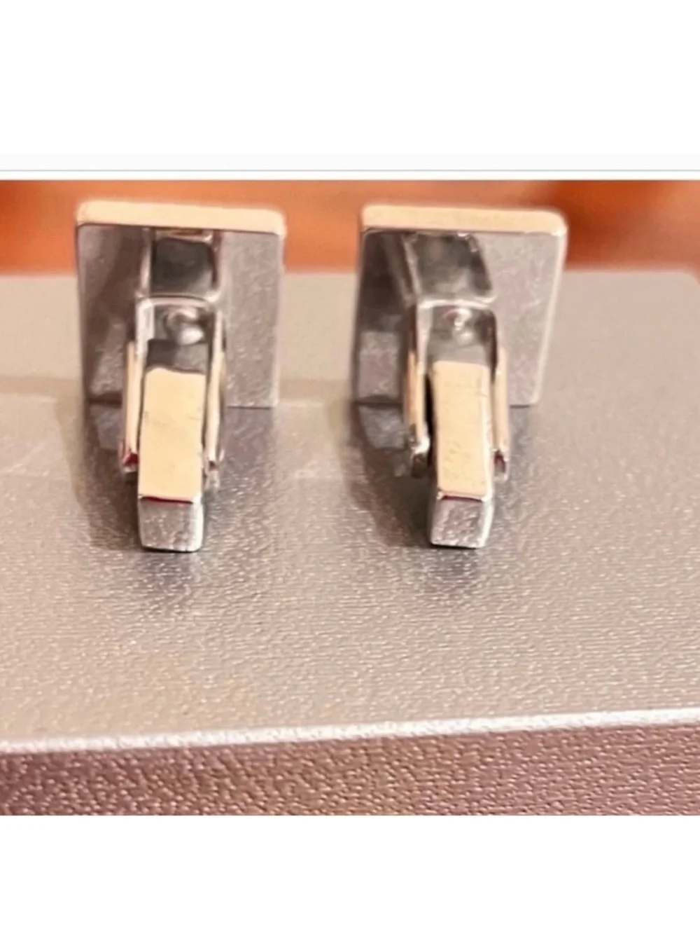 NWOT- Men's Classic Cufflinks with a Modern Design and a Stylish Ribbed Finish.